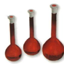 Volumetric flasks amber 100 ml SJ 12/21 with plastic stopper. Borosilikat glass. Class A