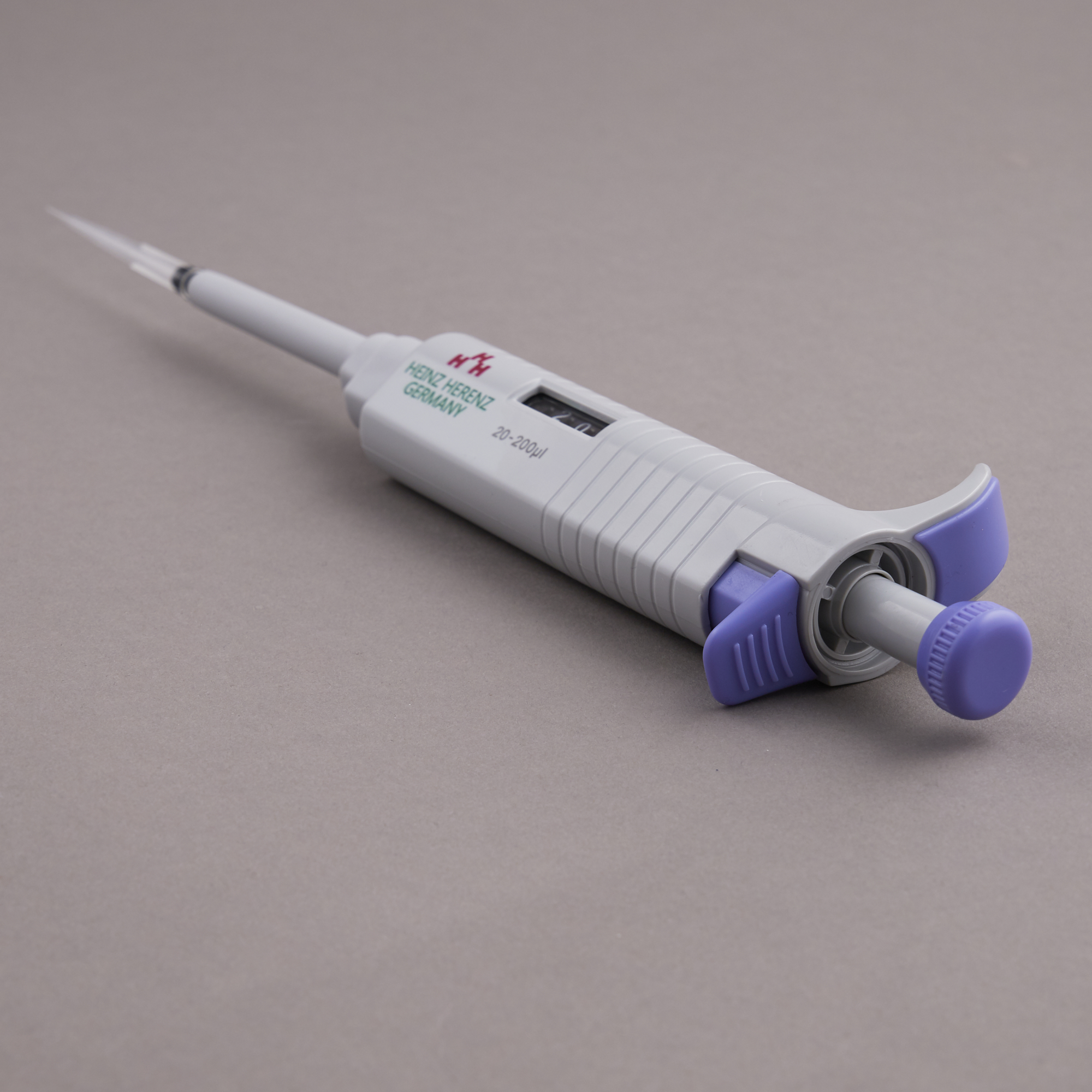 Single pipette 0.5 - 10 µl variable vol. autoklaverbar