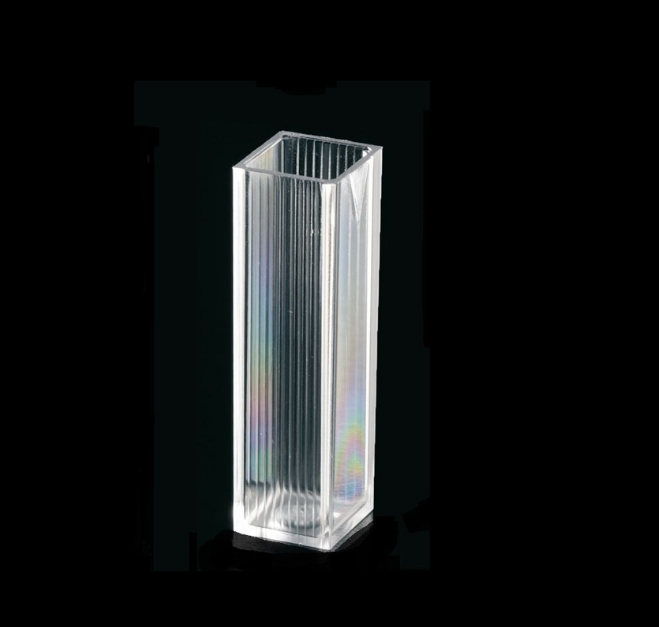 Spectrophotometer cuvette 4.5 ml macro. Vis 340 til 800 nm