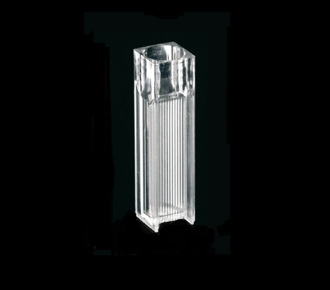 Spectrophotometer cuvette 1.5 ml micro. UV/Vis 280 to 800 nm