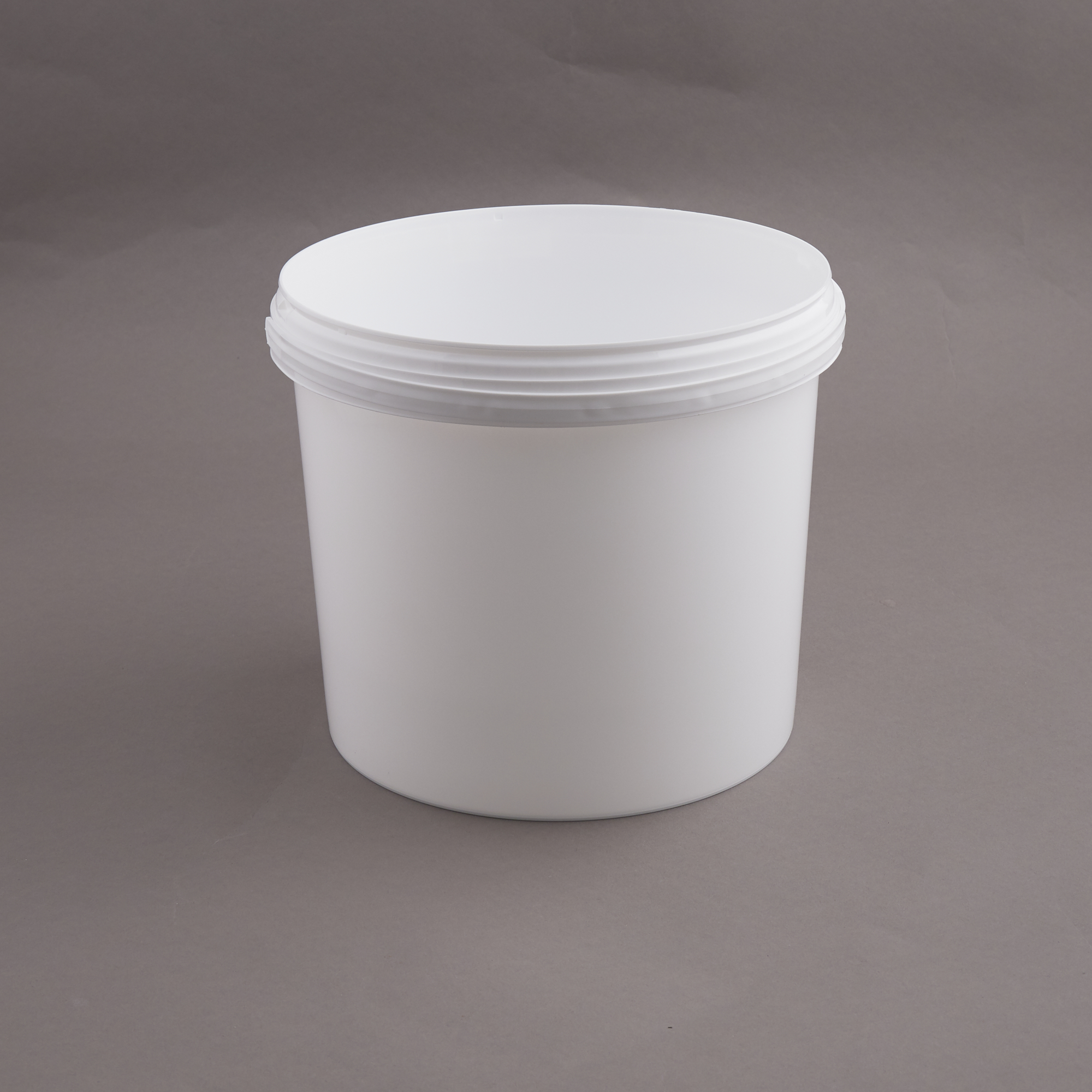 Bucket 5.8L white PP