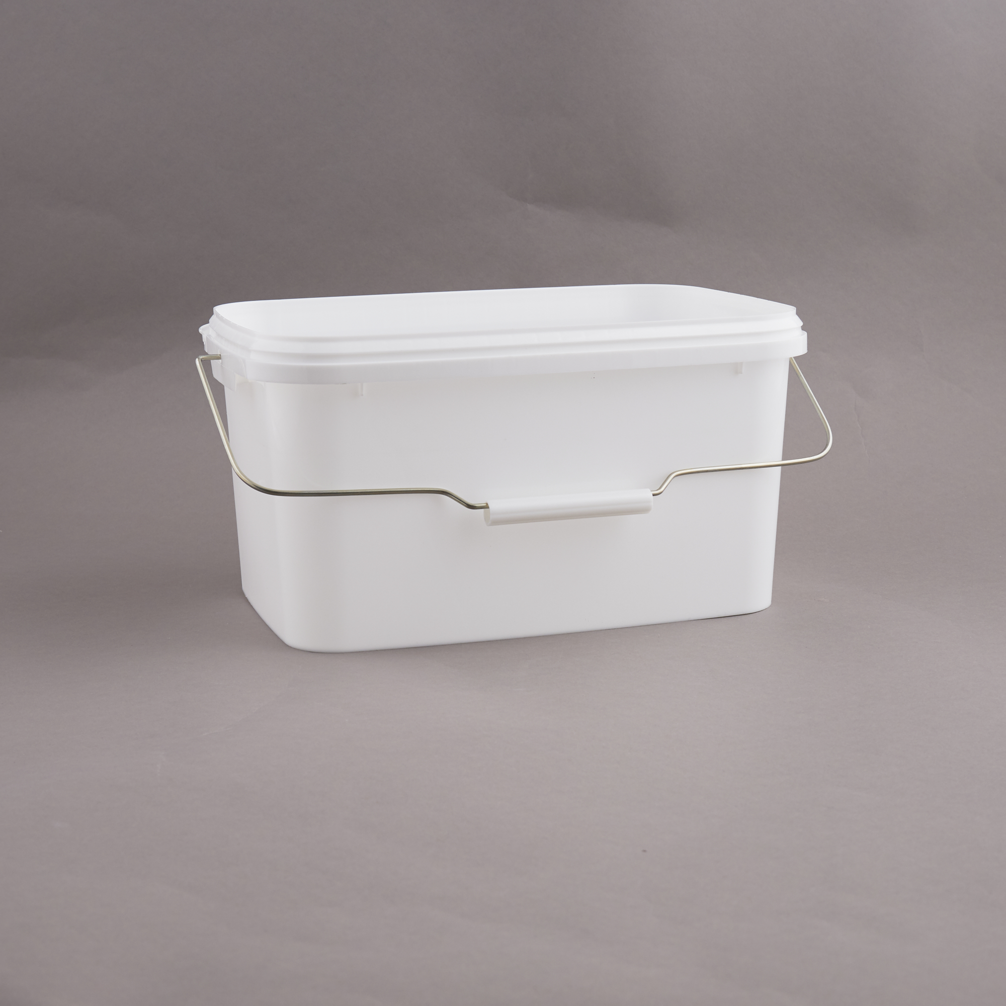 Lid for bucket PP white fits 5.8L 