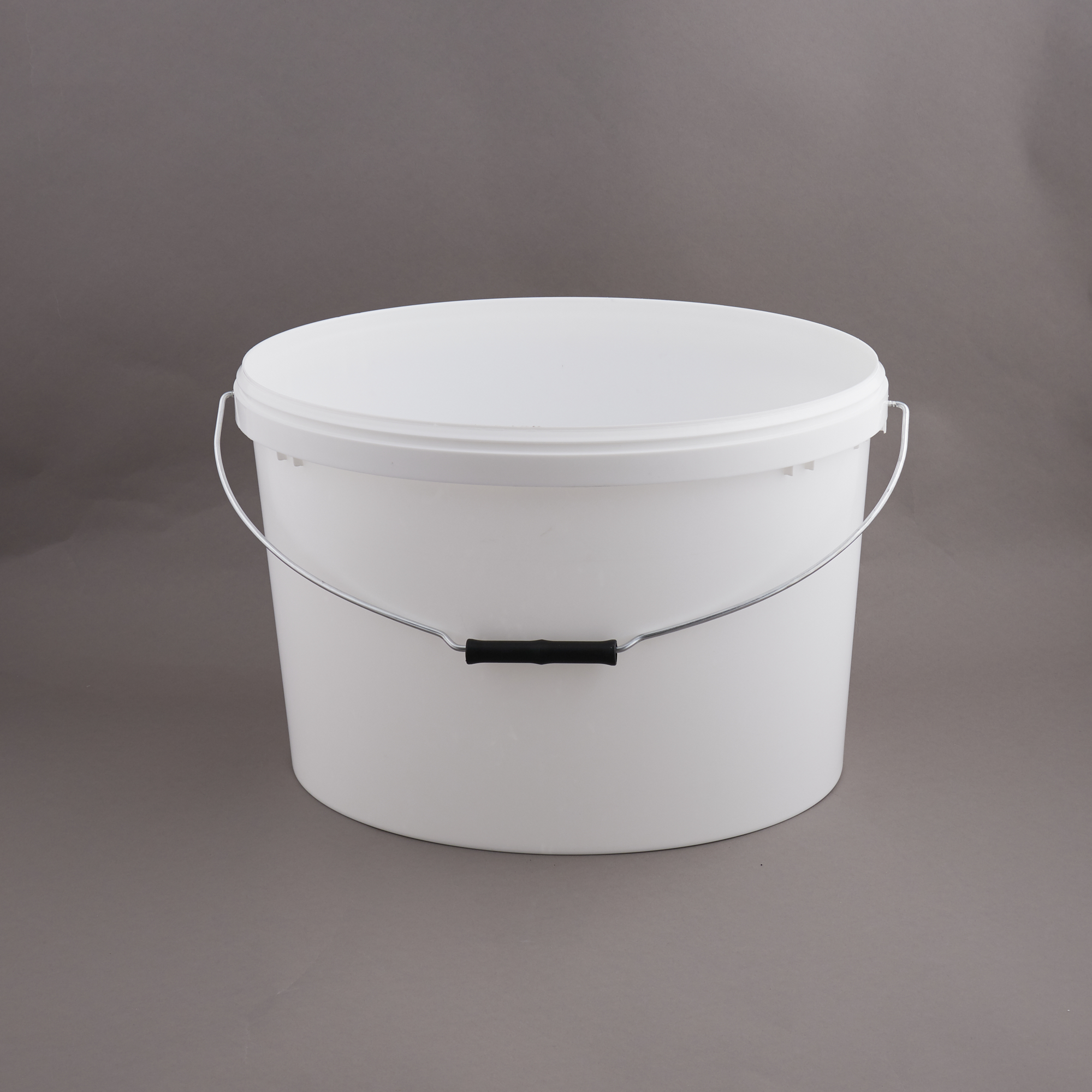 Bucket 18.1L white PP