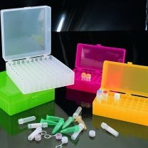 Æske til fryseopb. natur. Til 50 stk. 1.5/2.0 ml mikrorør. Autoklaverbar. 71x153x53 mm