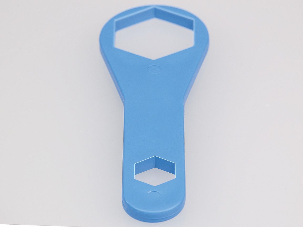Hexagonal key for thread adapter