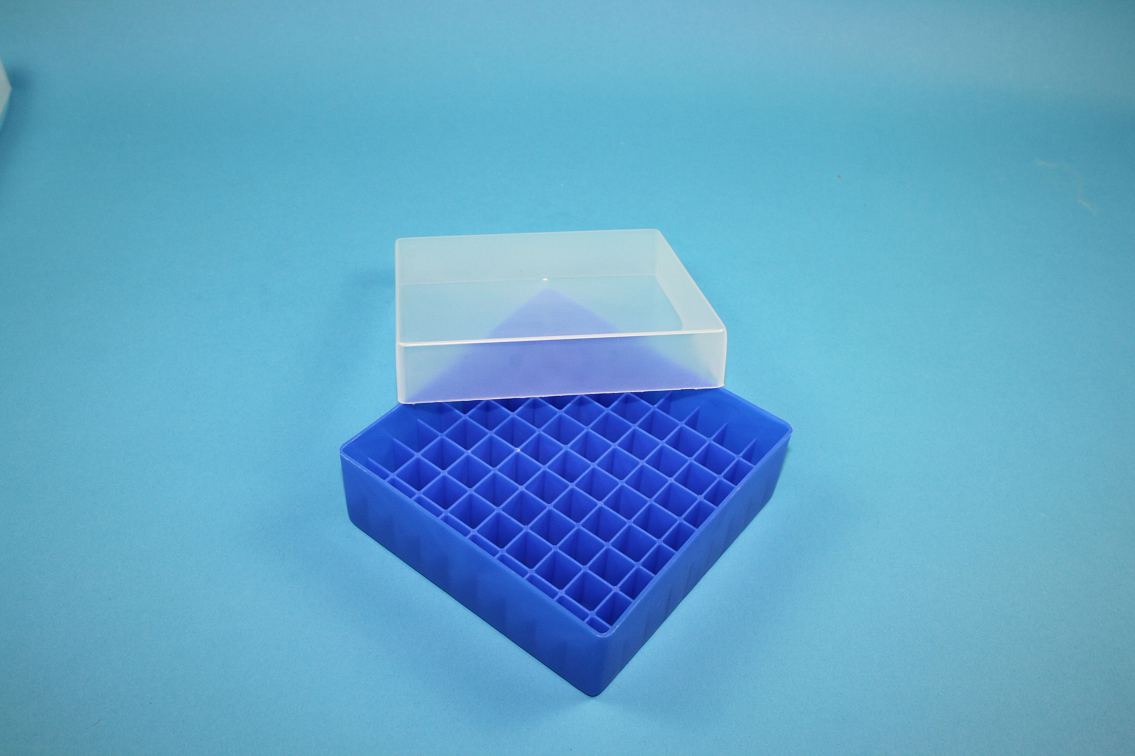 Cryo box, 130x130x45mm 81 hl. Ø 12,5mm, neonblue